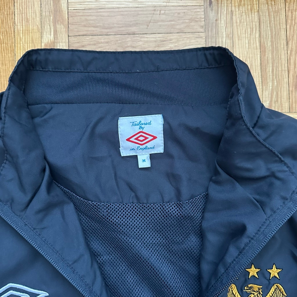 Umbro Manchester City 2010-2011 lightweight windbreaker jacket Size Medium - Picture 4 of 6